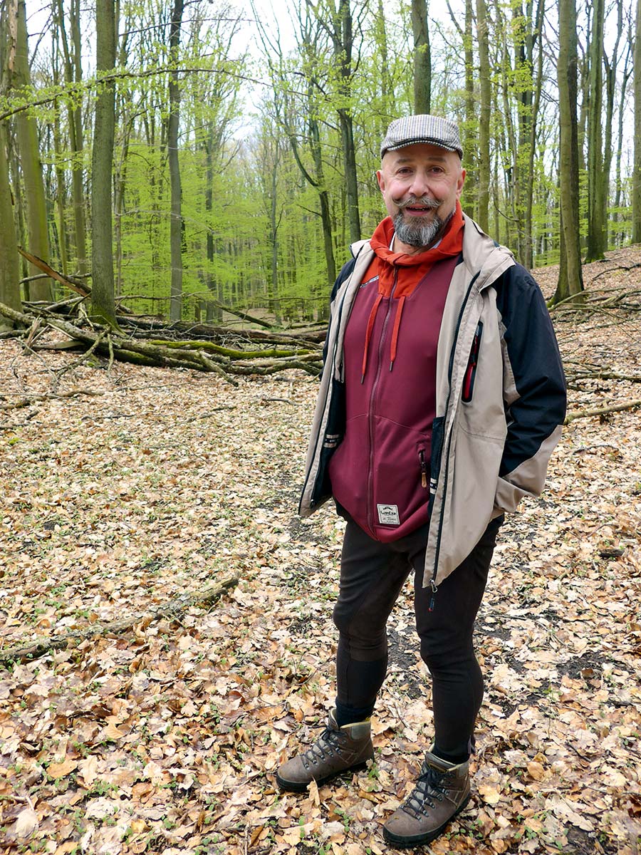 Michael Egidius Luthardt setzt sich seit über dreißig Jahren für den Grumsin ein. Der naturbelassene Wald bietet zahlreichen Pflanzen und Tieren ideale Bedingungen.
