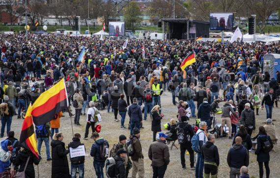 Demnstration gegen Coronamaßnahmen in Stuttgart am 3. April 2021