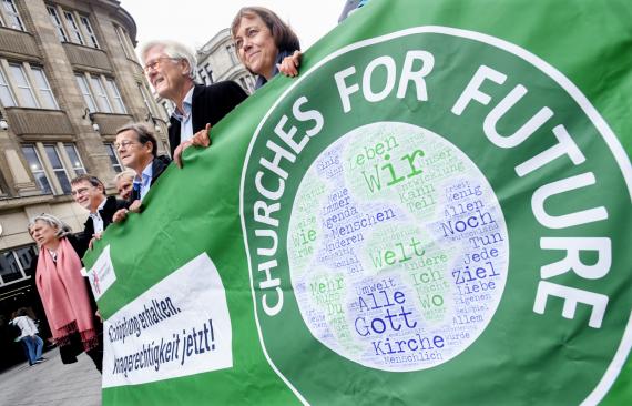 Der damalige Rat der Evangelischen Kirche in Deutschland (EKD)  auf der "Fridays for Future"-Demo am 24.09.2021.