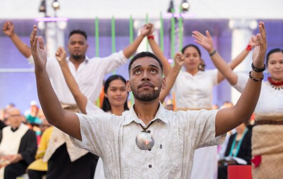 Tänzer aus Tahiti während der Eröffnung der ÖRK-Generalversammlung in Karlsruhe.