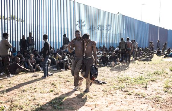 Afrikanische Migranten in der spanische Exklave Mellila (Nordafrika) im März 2022.