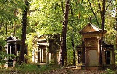 Gruftanlagen auf dem Friedhof Stahnsdorf. Foto: dpa/Hans Joachim Rech