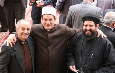 Dialogkonferenz in Kairo (von links): Der evangelische Pfarrer Kamal, Scheich Omar Abdallah und der koptische Priester Barnaba. Foto: Katja Dorothea Buck