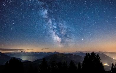 Sternennacht in den Alpen. Foto: dpa/Alessandro Della Bella