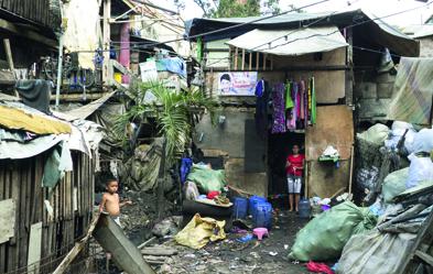 Slum in Manila. Die Liturgie für den diesjährigen Weltgebetstag haben Frauen auf den Philippinen entwickelt. Foto: dpa/ Girlie Linao