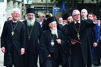 Patriarch Bartholomäus von Konstantinopel (Dritter von links) zu Besuch in Stuttgart im Mai 2017. (Foto: epd)