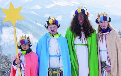Auch Mädchen verkleiden sich um Dreikönig als Kaspar, Melchior und Balthasar, wie hier im Salzburger Land. Foto: dpa/ Franz Pritz