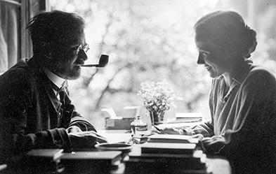 Arbeits- und Liebesgemeinschaft: Karl Barth und Charlotte von Kirschbaum um 1930. Fotos: KBA