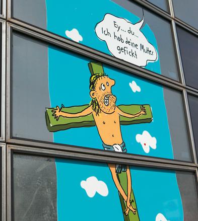 Auf Druck der Kirchen wurde vor drei Jahren das Werk von Mario Lars am Eingang einer Ausstellung im Kulturbahnhof in Kassel entfernt. Foto: epd/Andreas Fischer