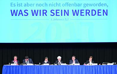 Den Blick nach vorn: Die EKD-Synodalen während ihrer Tagung in Bonn. Foto: epd/ Norbert Neetz