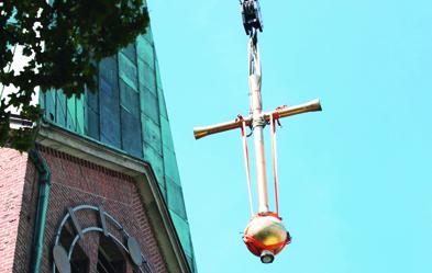 Vor neun Jahren wurde das Turmkreuz der Bielefelder Paul-Gerhardt-Kirche entfernt, die in eine Synagoge umgewidmet wurde. Foto: dpa/ Robert B. Fishman