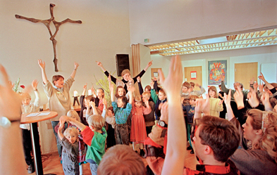 EIne Kirche der Freiheit ermöglicht Krea­tivität: &quot;Go-special-Gottesdienst&quot; in der Andreas-Gemeinde in Niederhöchstadt. Foto: epd/Norbert Neetz