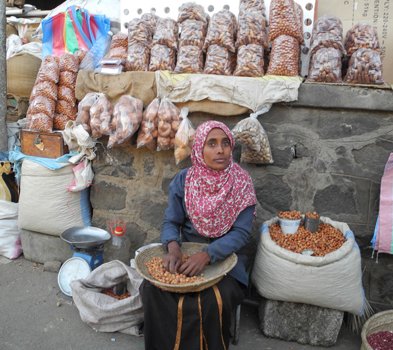 Auf dem Markt in Asmara ist das Angebot groß. Doch viele Menschen können sich nur das Nötigste leisten.